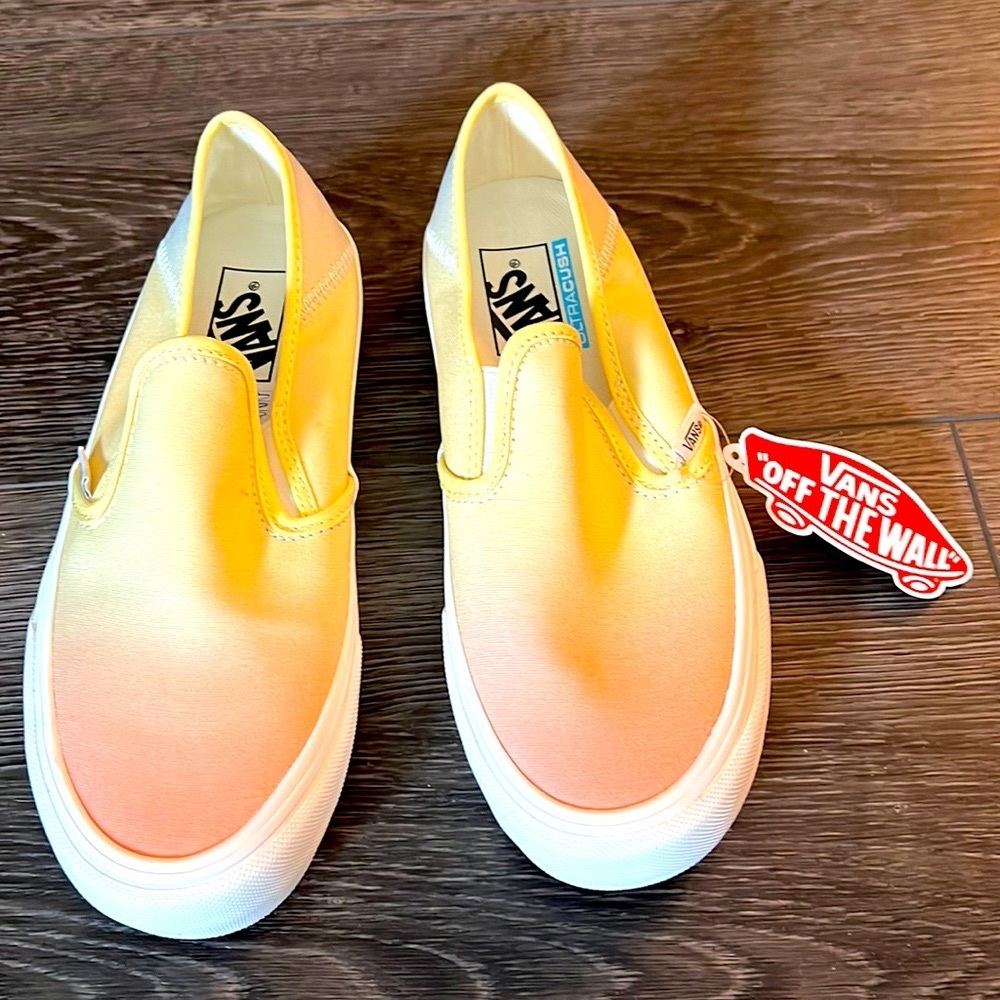 Brand new adorable ombré Vans slip-on shoes